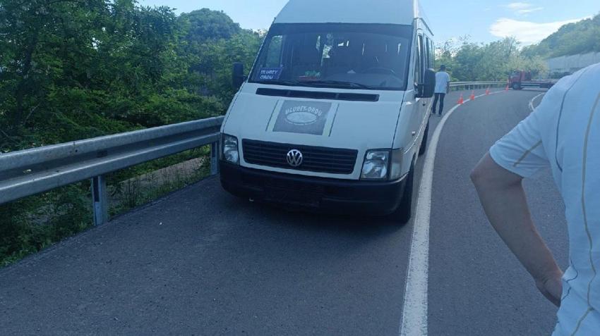 Seyir halindeyken kalp krizi geçiren minibüs şoförü faciayı önledi, yaşamını yitirdi