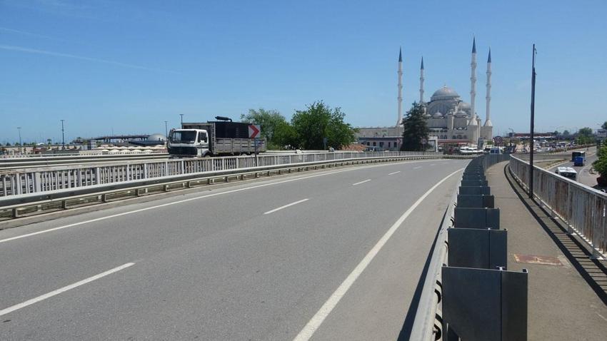 10 yıl önce hizmete açılan milyonluk Reşadiye Viyadüğü'nde yıkım çalışmaları başladı