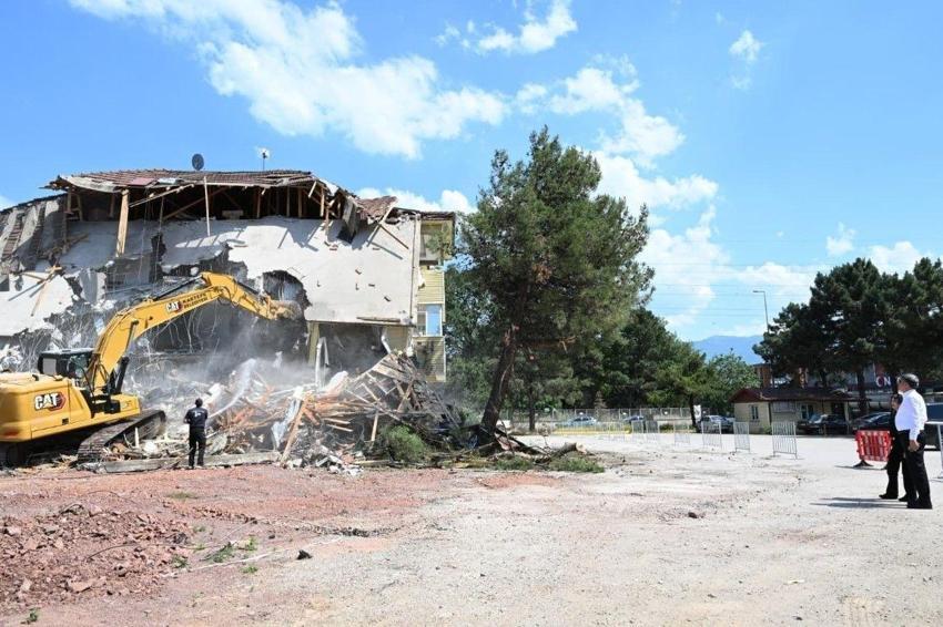 Kocaeli'de yıkım bitti, hastane için arazi oldu: Kartepe'de bir aşama bitti