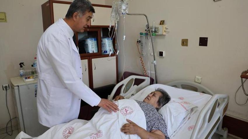 Tam 40 kilo! Doktorlar bile gözlerine inanamadı: Karnından çıkan kitle hayatını değiştirdi
