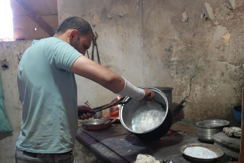 Gaziantep'te sıcaklık 100 derece: Ateş başında mesaiye can dayanmaz!