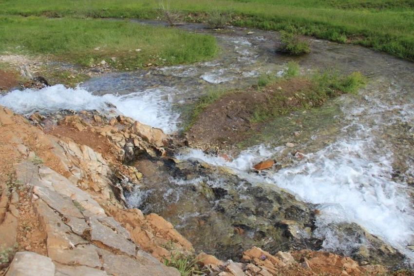 Kahramanmaraş'ta kayaların arasından çıktı: Aniden parıldayıp gözleri kamaştırıyor