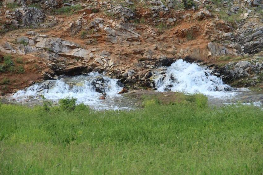 Kahramanmaraş'ta kayaların arasından çıktı: Aniden parıldayıp gözleri kamaştırıyor