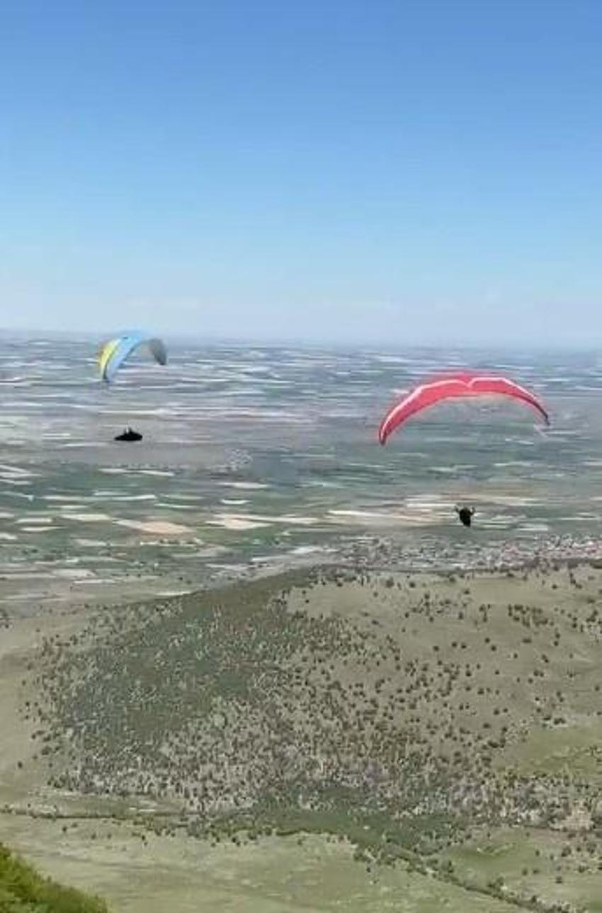Konya'dan Niğde'ye 112 kilometre uçtu: Yamaç paraşütüyle 4 saat geçti