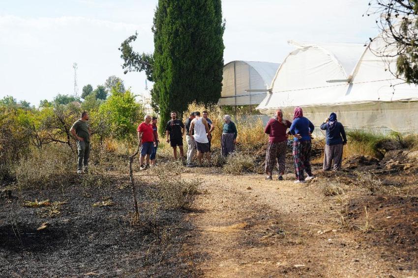 Aksu'da sera ve evleri tehdit eden yangın mahalleliyi korkuttu