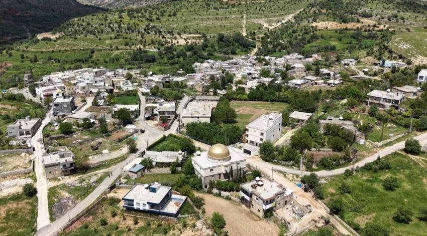 Gercüş'ün tarlalarında bahar mesaisi: Şafak vaktiyle çiftçiler tarlalara akın ediyor