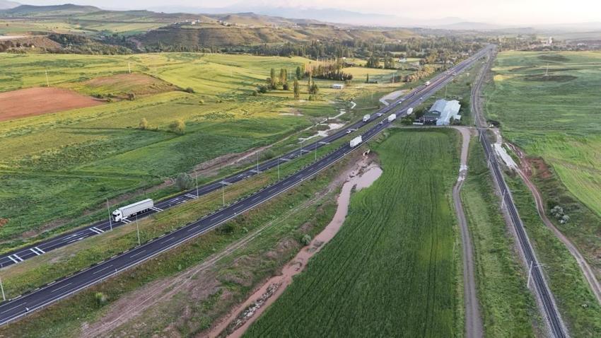 8 kilometre uzunluğu var, çıkışı yok! Kayseri'de evler sular altında kaldı