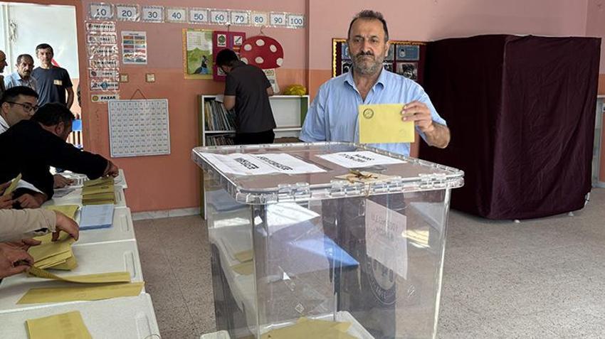 Tokat'ta seçmen sandık başında! Belediye başkanı ve meclis üyeleri belirlenecek