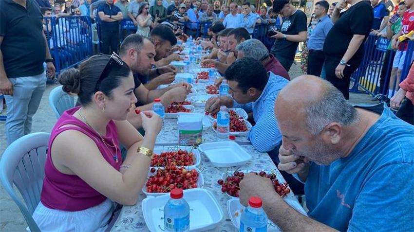2 gram farkla altın geldi! Kiraz Festivali'nden renkli görüntüler