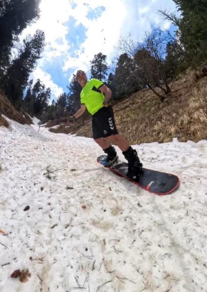 Kars'ta Haziran da kışa dahil edildi! Sarıkamış'ta snowboard gösterisi yaptı