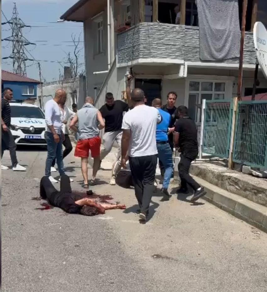 Kocaeli'de eşini sokak ortasında bıçaklayan şüpheliye linç girişimi!