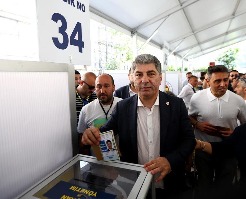 Fenerbahçe seçim sonuçları! Fenerbahçe'nin yeni başkanı kim oldu? Aziz Yıldırım kaç oy aldı? Hakan Safi kaç oy aldı? Fenerbahçe'nin seçiminde kaç kişi oy kullandı?