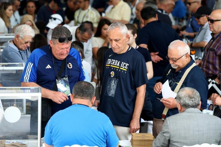 Fenerbahçe seçim sonuçları! Fenerbahçe'nin yeni başkanı kim oldu? Aziz Yıldırım kaç oy aldı? Hakan Safi kaç oy aldı? Fenerbahçe'nin seçiminde kaç kişi oy kullandı?