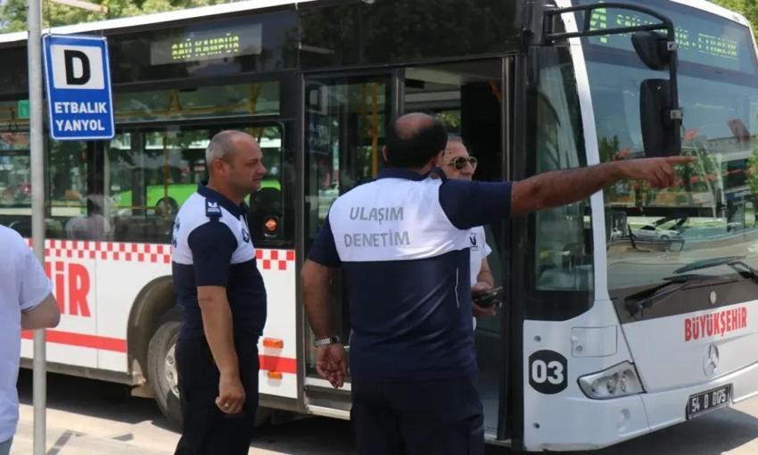 Sakarya'da toplu taşıma krizi! Saatte bire düşünce isyan başladı