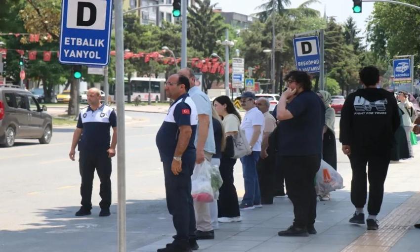Sakarya'da toplu taşıma krizi! Saatte bire düşünce isyan başladı