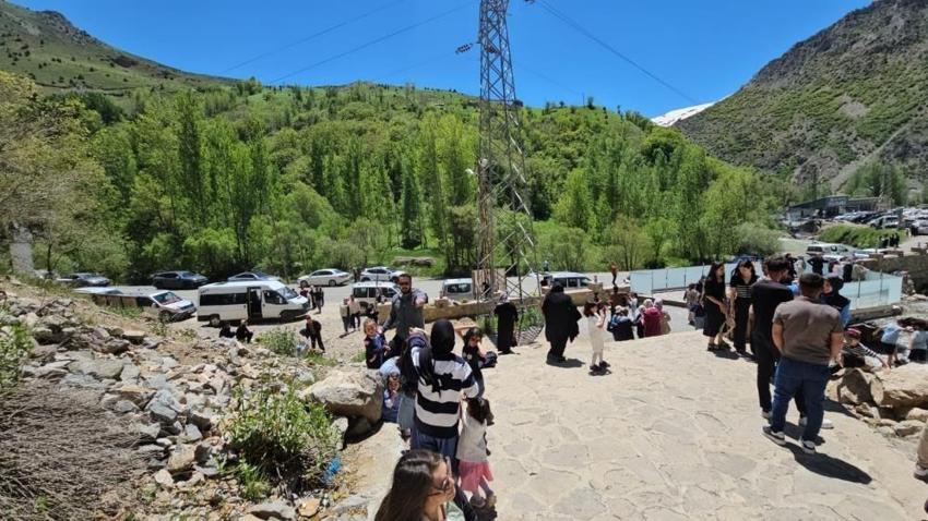 Van'da ziyaretçiler akın ediyor: Bölgenin yeni merkezi oldu