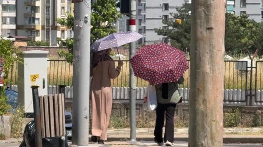 Diyarbakır kavruldu! Termometreler 38 dereceyi gösterdi, vatandaşlar gölgeliklere sığındı