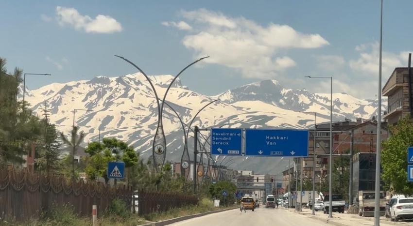 Hakkari'nin dağlarında şekillendi: Görenler şaşırıyor