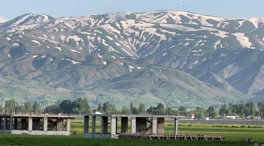 Hakkari'nin dağlarında şekillendi: Görenler şaşırıyor
