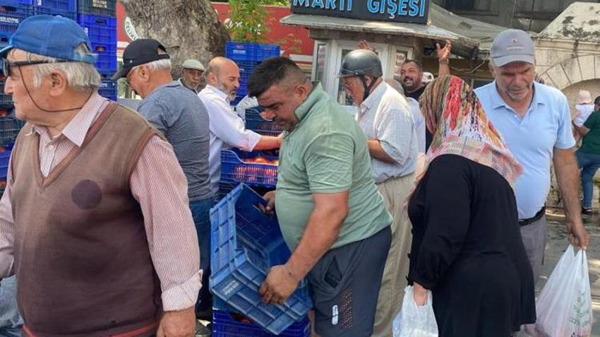 Bedava dağıtıldığını duyan oraya koştu! Tam 4 ton ürün dakikalar içinde kapışıldı