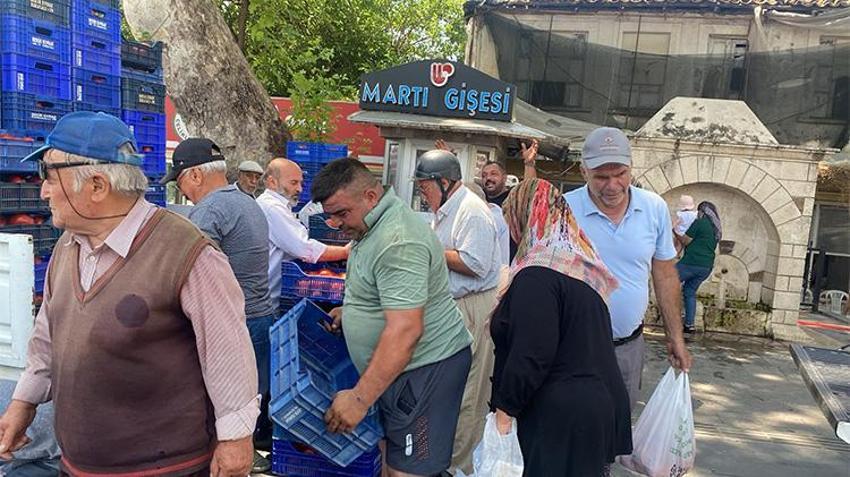 Tam 4 ton bedava dağıttı! Halde alıcı bulamadı, 5 liradan satmak istemedi, vatandaşı sevindirdi