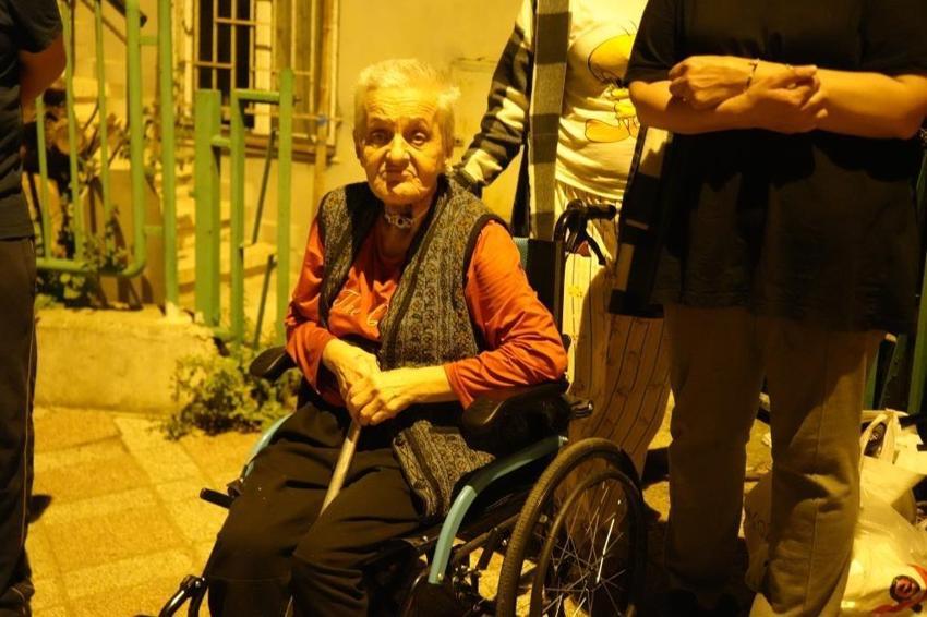 Salonda otururlarken mutfak çöktü: Kocaeli'de gece yarısı olanlar oldu