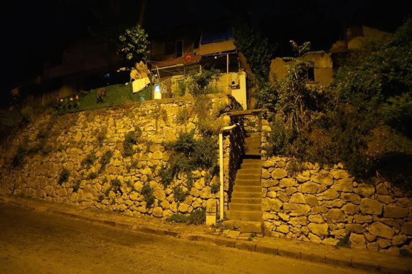 Salonda otururlarken mutfak çöktü: Kocaeli'de gece yarısı olanlar oldu