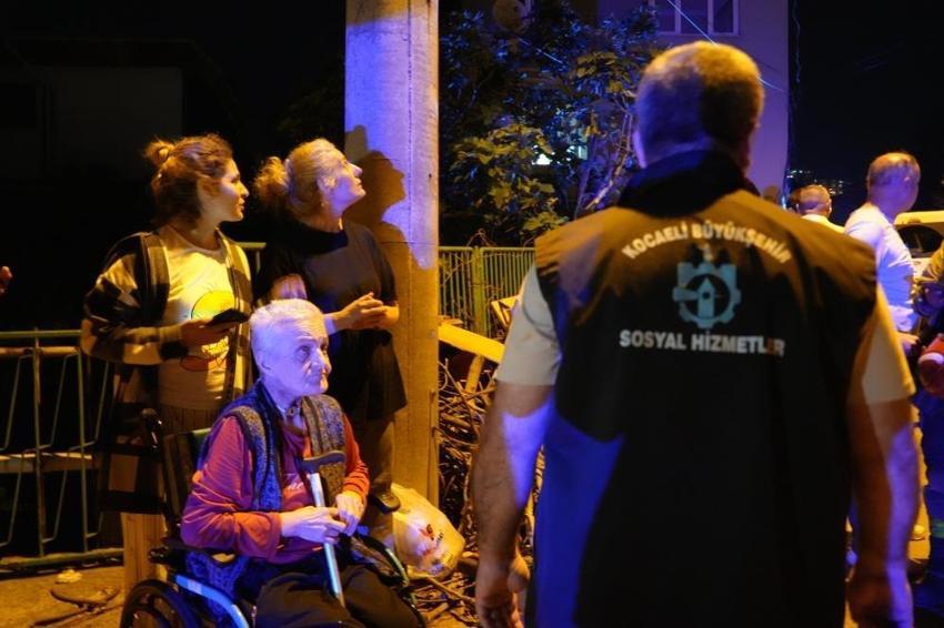 Salonda otururlarken mutfak çöktü: Kocaeli'de gece yarısı olanlar oldu