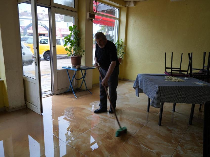 Sağanak ve dolu yağışı Kastamonu’da hayatı felç etti: İlçe beyaza büründü, ev ve iş yerlerini su bastı