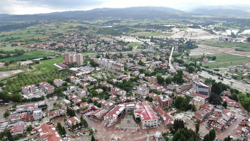 Sağanak ve dolu yağışı Kastamonu’da hayatı felç etti: İlçe beyaza büründü, ev ve iş yerlerini su bastı