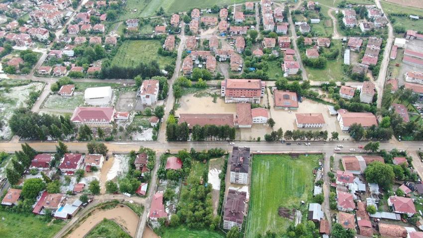 Sağanak ve dolu yağışı Kastamonu’da hayatı felç etti: İlçe beyaza büründü, ev ve iş yerlerini su bastı