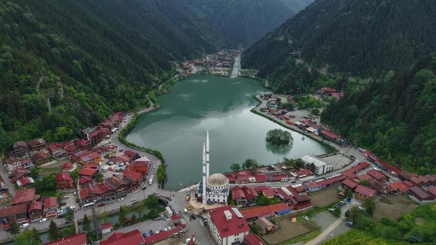 Uzungöl'de turizm hareketliliği! Turist sayısında dev patlama: Rezervasyonlar kapış kapış gidiyor