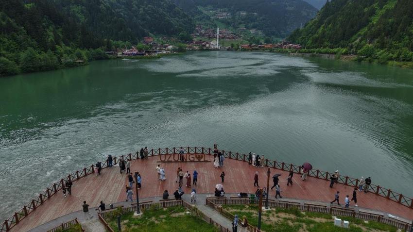 Uzungöl'de turizm hareketliliği! Turist sayısında dev patlama: Rezervasyonlar kapış kapış gidiyor