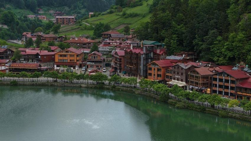 Uzungöl'de turizm hareketliliği! Turist sayısında dev patlama: Rezervasyonlar kapış kapış gidiyor
