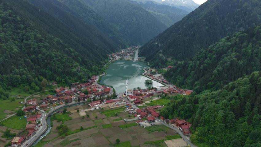 Uzungöl'de turizm hareketliliği! Turist sayısında dev patlama: Rezervasyonlar kapış kapış gidiyor