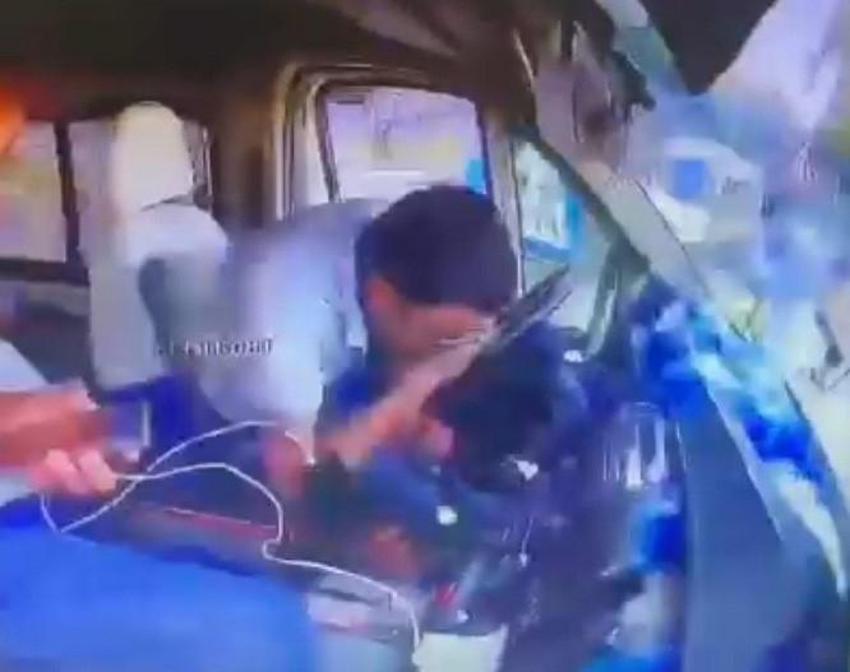 Adana'da dolmuş şoförü direksiyon başında uyuya kaldı! İfadesi duyanları şaşkına çevirdi: 'Kız arkadaşımla sorun yaşamıştım'
