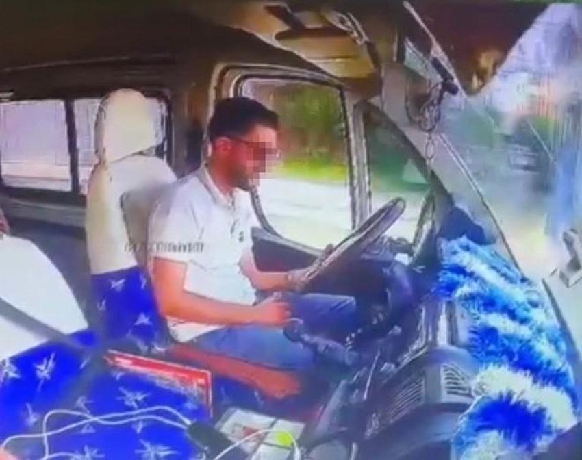 Adana'da dolmuş şoförü direksiyon başında uyuya kaldı! İfadesi duyanları şaşkına çevirdi: 'Kız arkadaşımla sorun yaşamıştım'