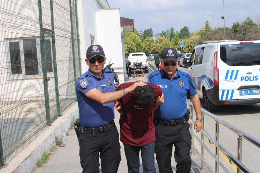 Adana'da dolmuş şoförü direksiyon başında uyuya kaldı! İfadesi duyanları şaşkına çevirdi: 'Kız arkadaşımla sorun yaşamıştım'