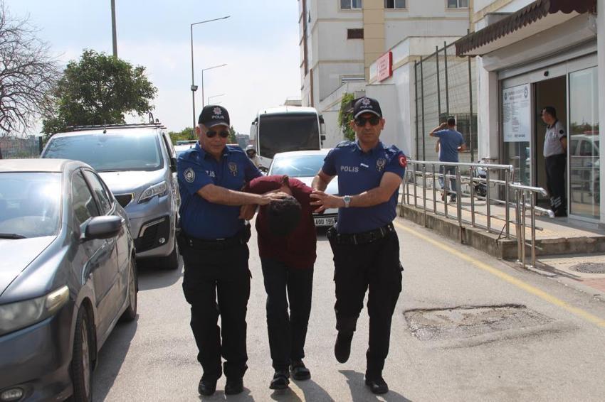 Adana'da dolmuş şoförü direksiyon başında uyuya kaldı! İfadesi duyanları şaşkına çevirdi: 'Kız arkadaşımla sorun yaşamıştım'