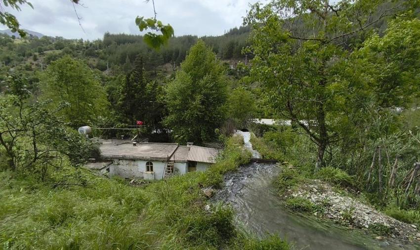 Toroslar’ın kar suyuyla 200 yıldır dönüyor! Dedesinden kalan emaneti devraldı şimdi o işletiyor