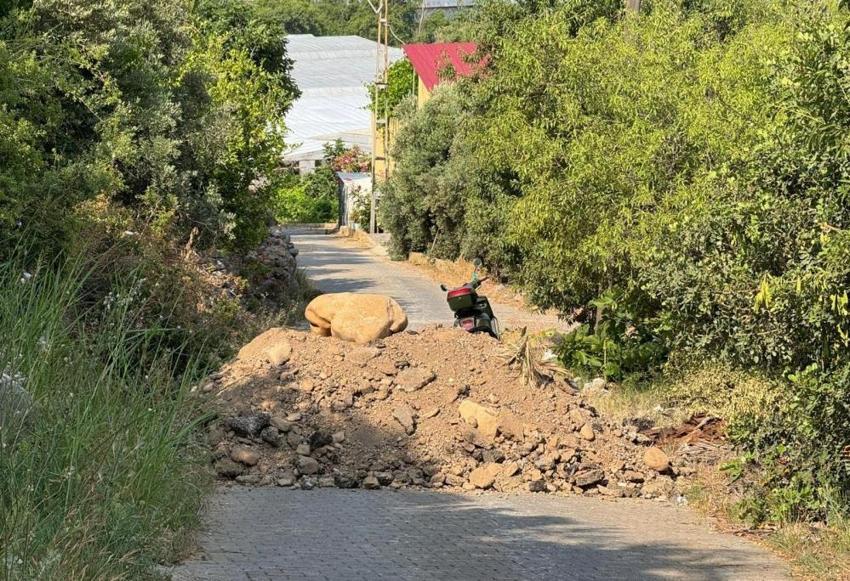 Mersin'de yol krizi! Sabah uyanınca büyük şok yaşadılar: Alternatif güzergah da kapatıldı