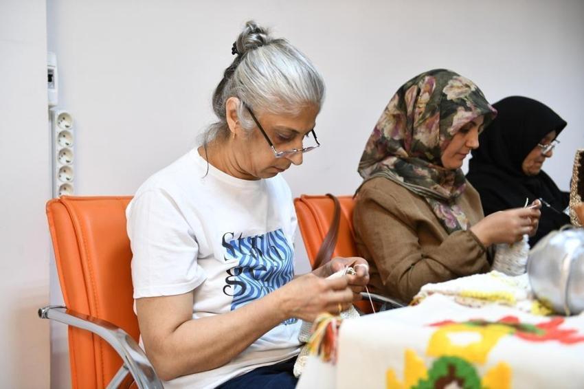 Ev bütçesine dev katkı! Malatyalı kadınlar sabırla dokuyup kazanca dönüştürüyor