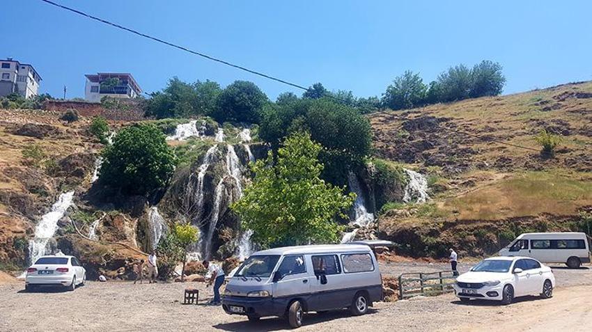 Yetersiz yağışlar nedeniyle kuruyan Gaziantep’teki saklı cennet Sakçagözü Şelalesi yeniden akmaya başladı