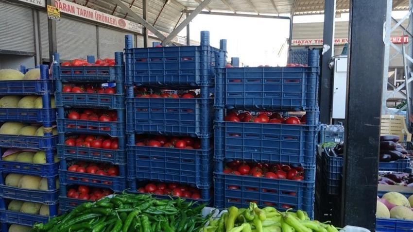 Sebze halinde fiyatlar dibi gördü: Domatesin fiyatı geriledi