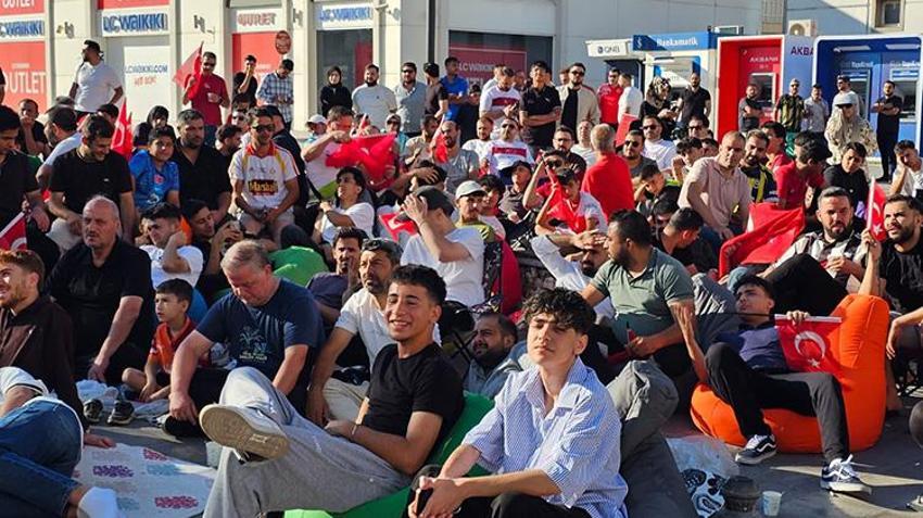 Türkiye meydanlara akın etti! Milli maç heyecanı sabahın ilk ışıklarıyla başladı: Şanlıurfa, Adana, Bursa, Antalya, Hatay! İşte yurttan manzaralar