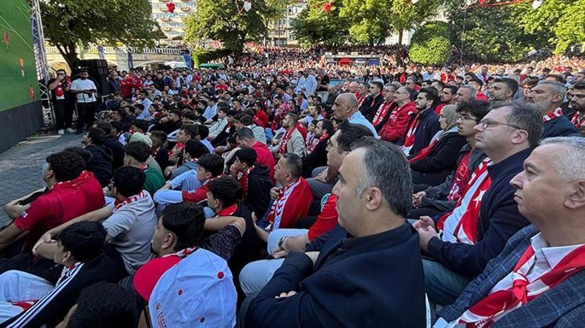 Türkiye meydanlara akın etti! Milli maç heyecanı sabahın ilk ışıklarıyla başladı: Şanlıurfa, Adana, Bursa, Antalya, Hatay! İşte yurttan manzaralar