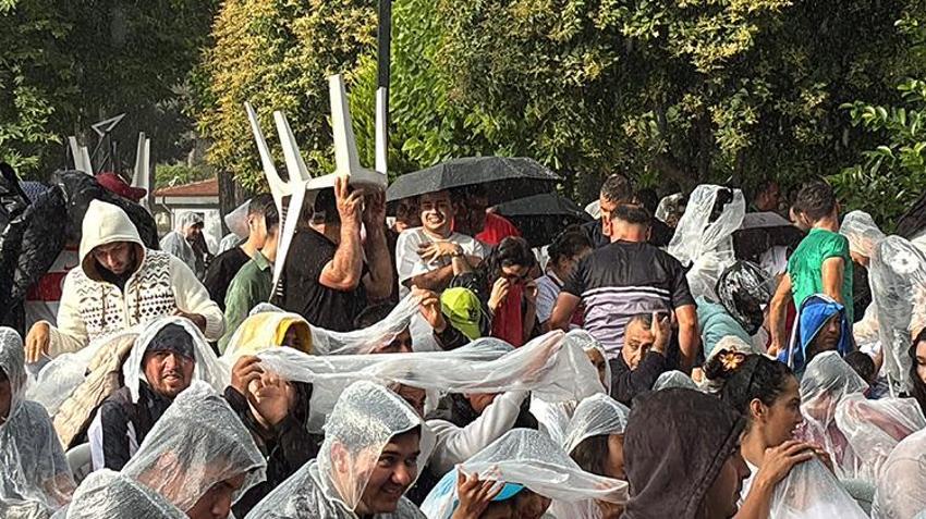 Türkiye meydanlara akın etti! Milli maç heyecanı sabahın ilk ışıklarıyla başladı: Şanlıurfa, Adana, Bursa, Antalya, Hatay! İşte yurttan manzaralar