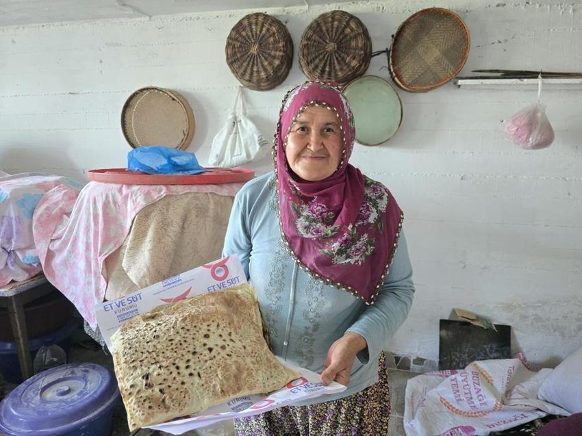Yozgat'ta kadınların mesaisi başladı: Yufka ekmek için onlarcası bir araya geliyor