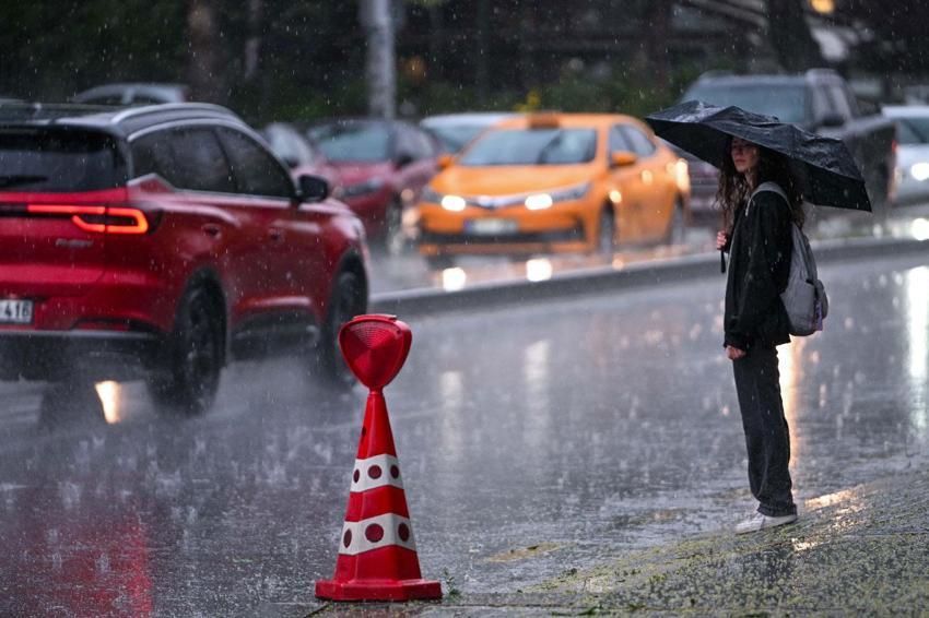 Sağanak yağışlar kuvvetli geliyor! Meteoroloji ve AFAD tarih vererek peş peşe uyardı