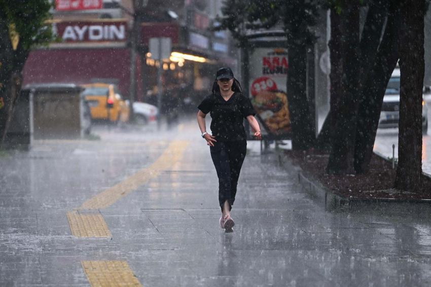 Sağanak yağışlar kuvvetli geliyor! Meteoroloji ve AFAD tarih vererek peş peşe uyardı